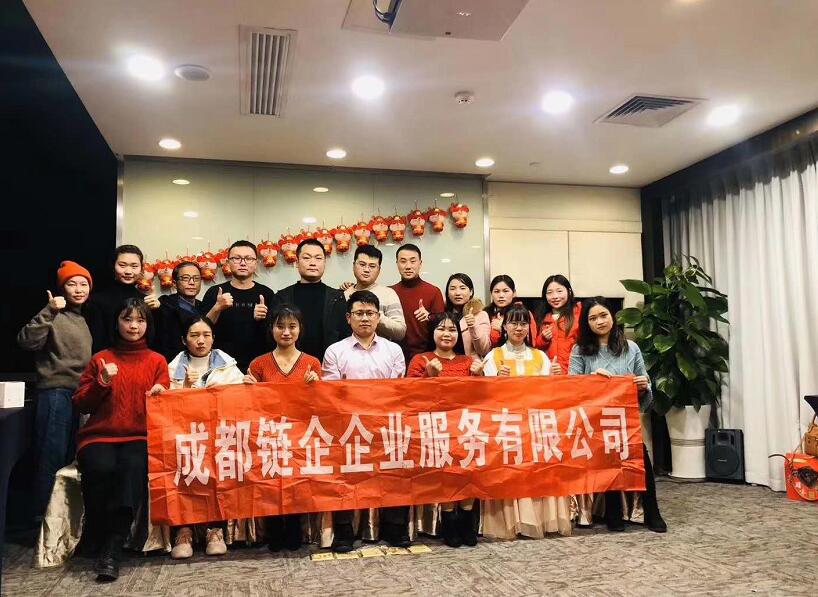 资质部全体合影